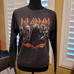 Def Leppard top size Medium